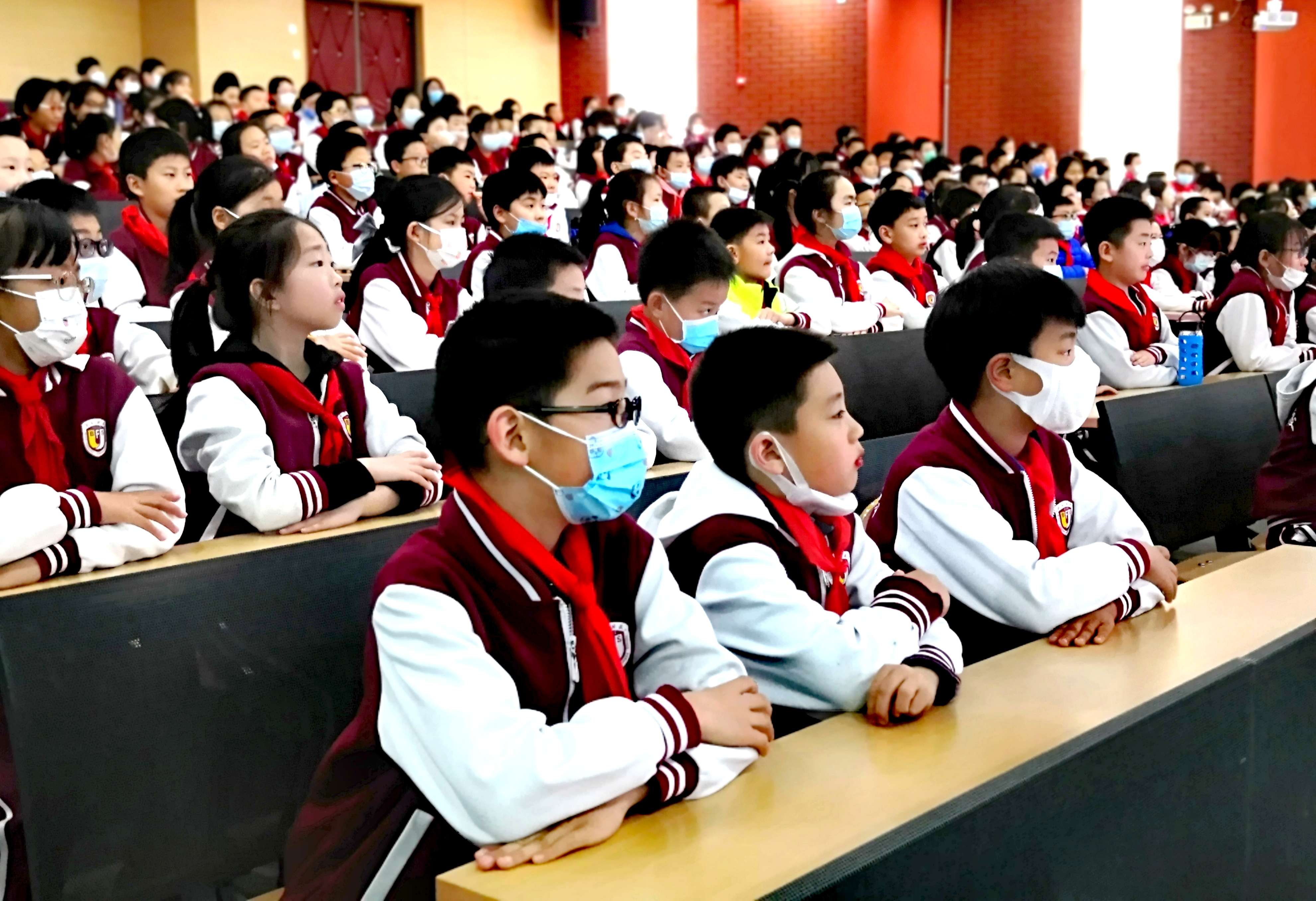 成为健康的人——我校小学四年级召开学生大会