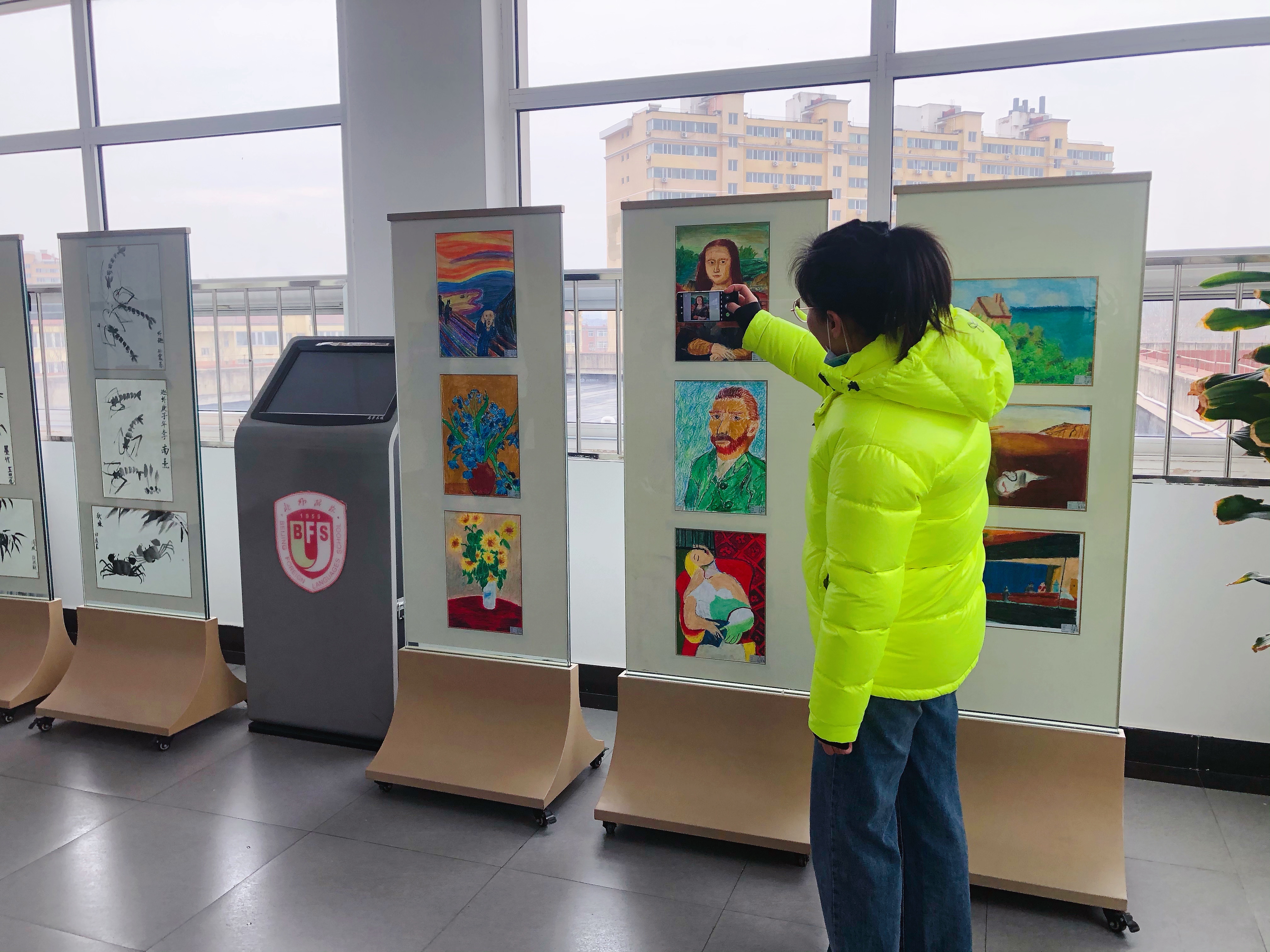 我校高中开展2021迎新年绘画作品展