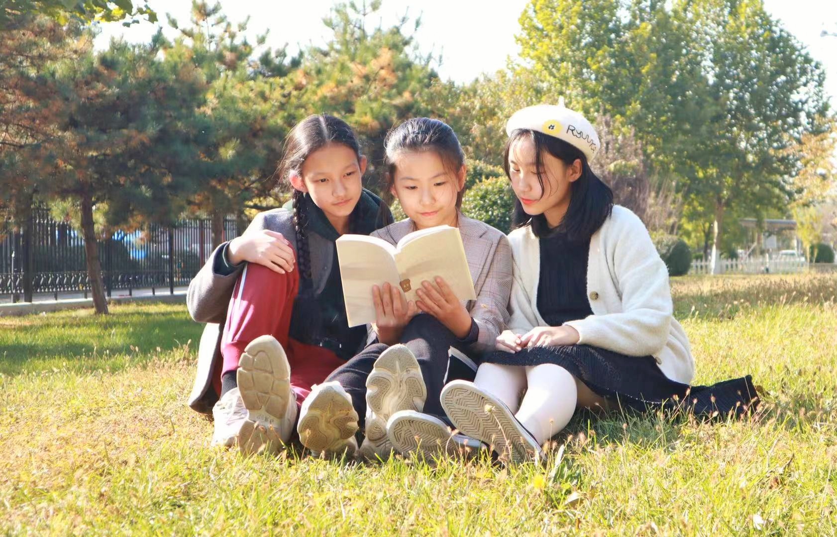 用美构筑世界,记录童年瞬间——小学生摄影课堂人像作品展示