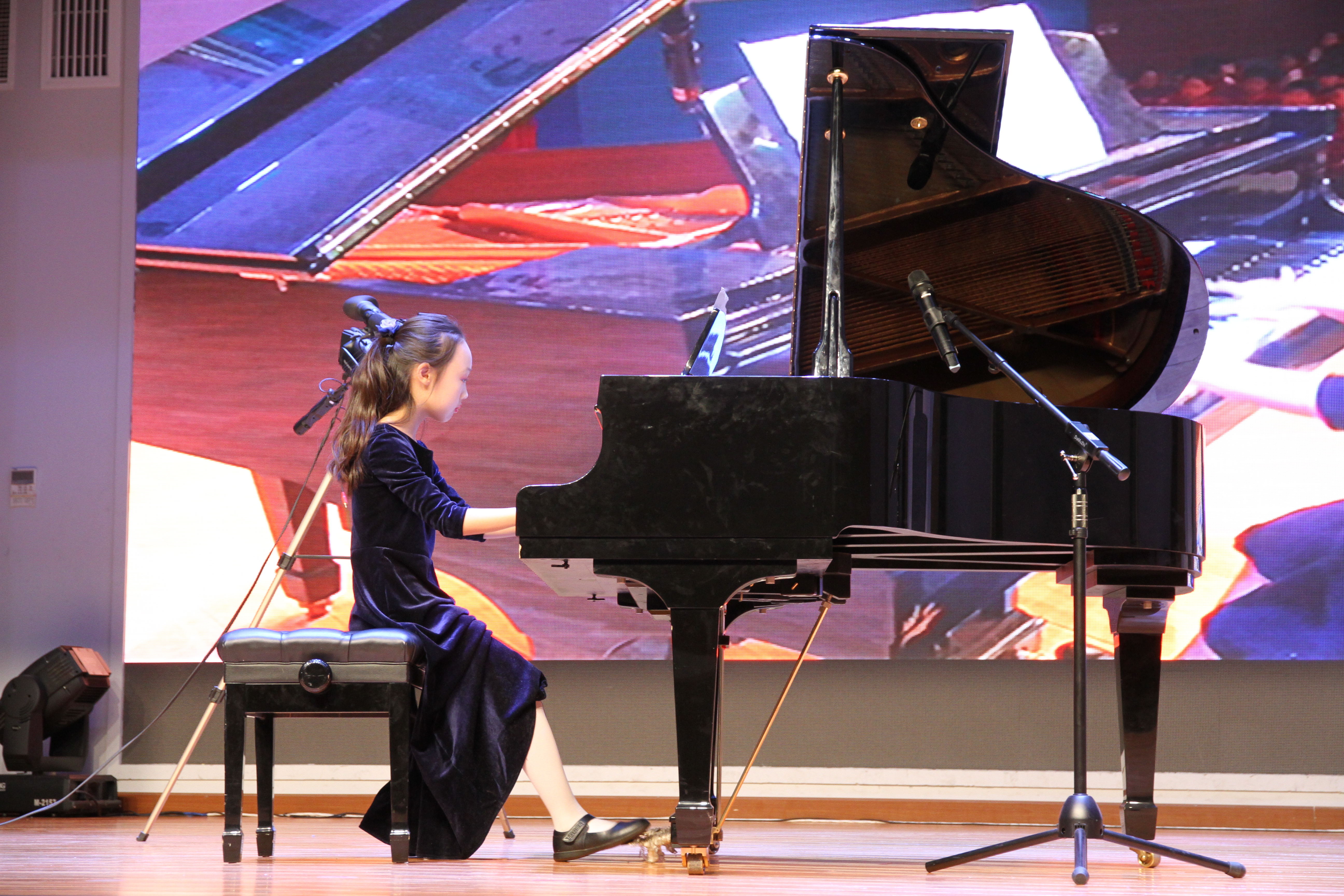 "黑白键上的舞者"首届小学生音乐文化节钢琴专场音乐会