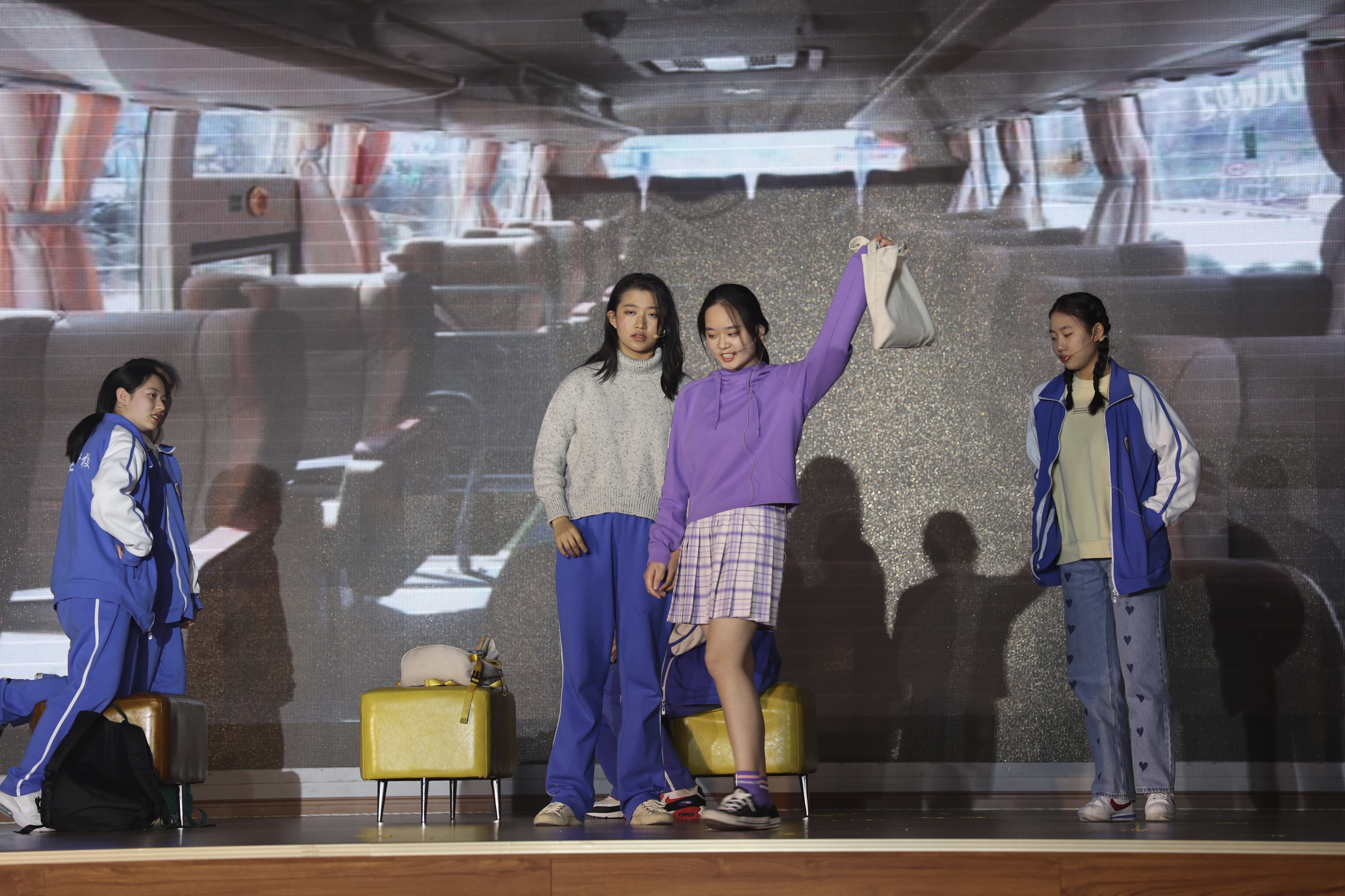 我校第十一届高中生艺术节"艺呼百应,群星璀璨"展演顺利举办