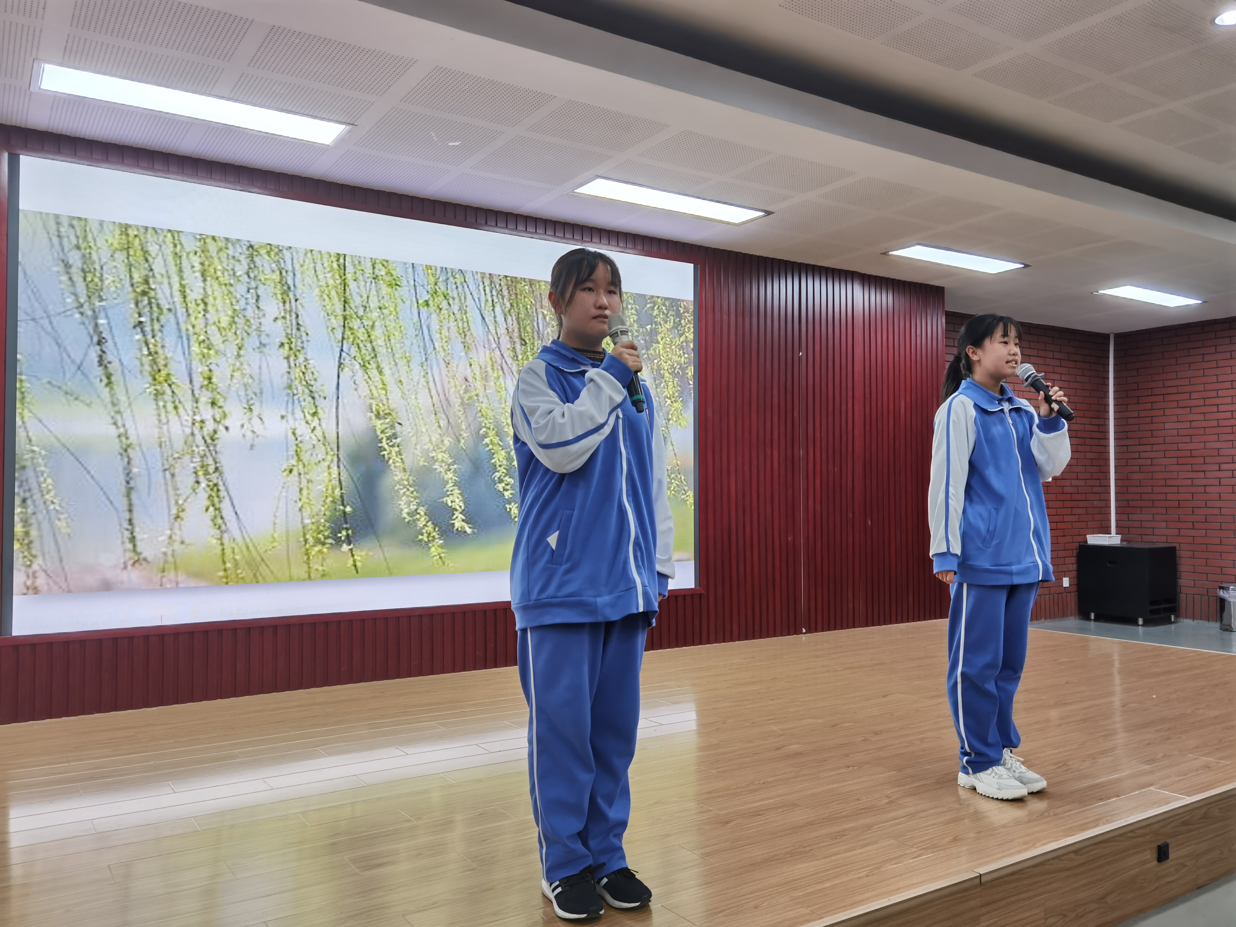 青春·中国——我校高中语文组举办诗歌朗诵比赛